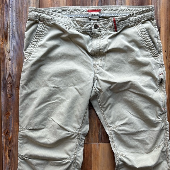 L.L. BEAN khaki color cargo pants 40 x 30 - Picture 3 of 8